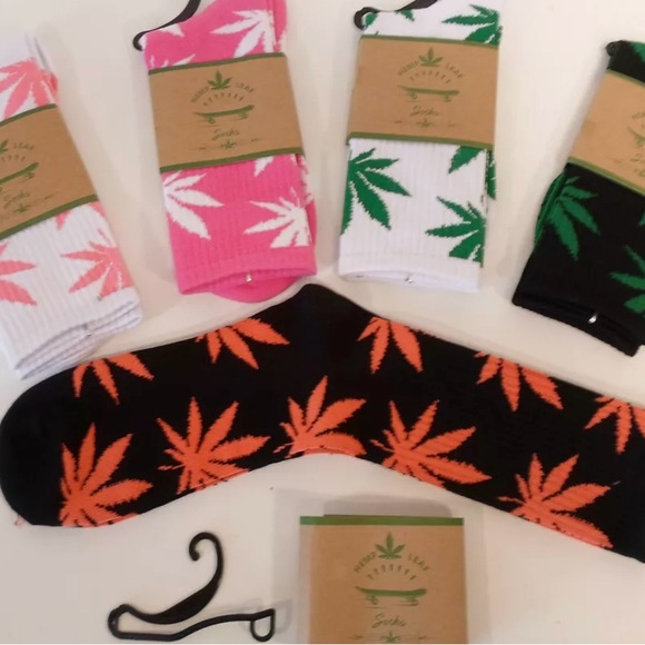Two Pair of Pot Leaf Crew Length Pot Leaf Socks Brand New!! - Picture 12 of 13